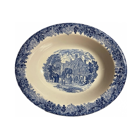 Oval vegetable bowl Wedgewood Queens Ware. Romantic England. Warwick east gate. - Picture 4 of 7